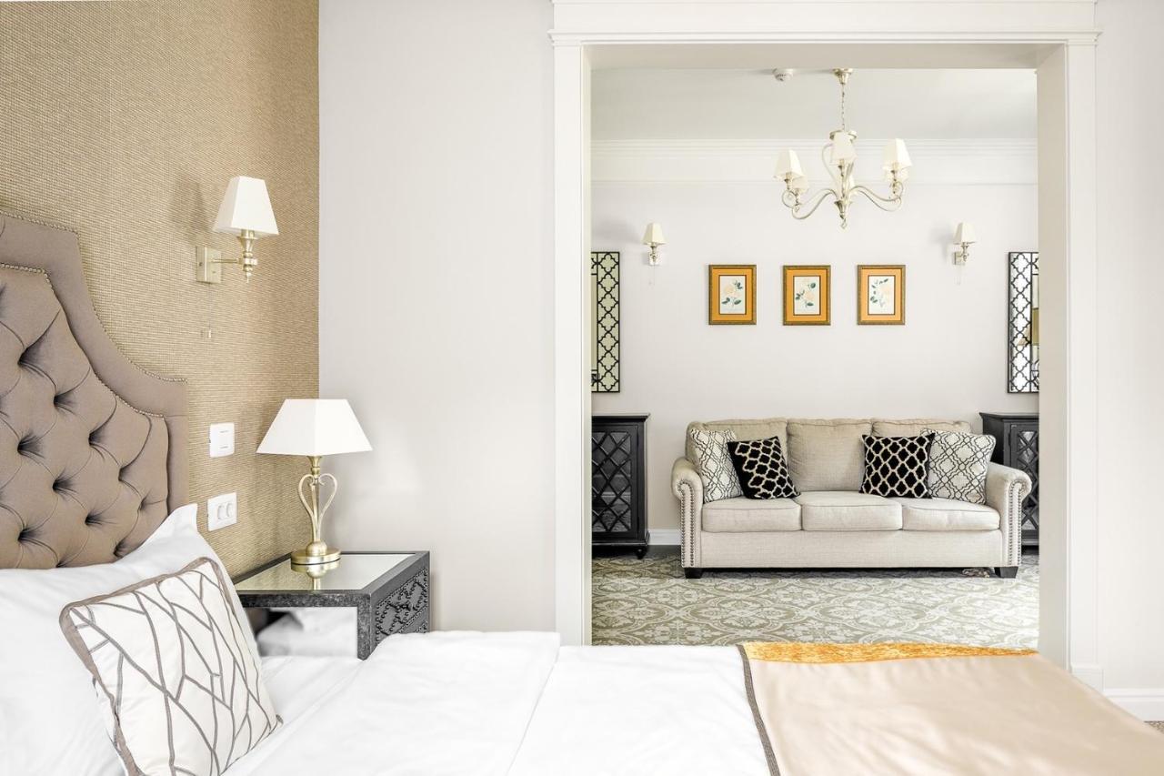 Hotel Versay Băile Herculane Esterno foto
