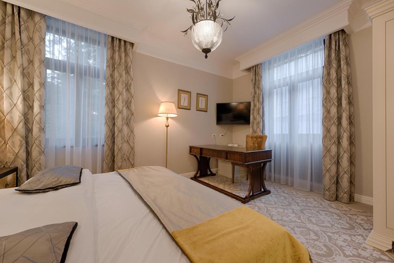 Hotel Versay Băile Herculane Esterno foto