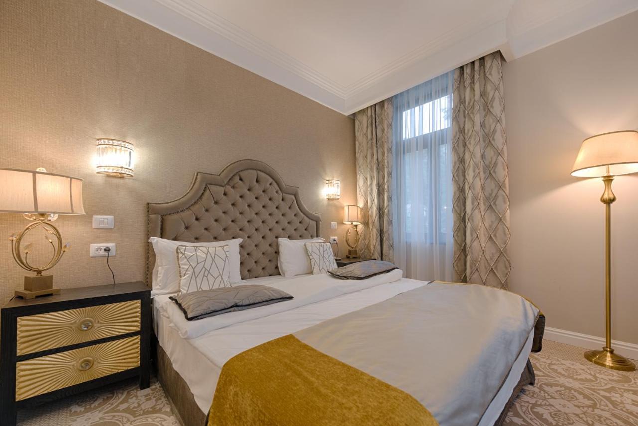 Hotel Versay Băile Herculane Esterno foto