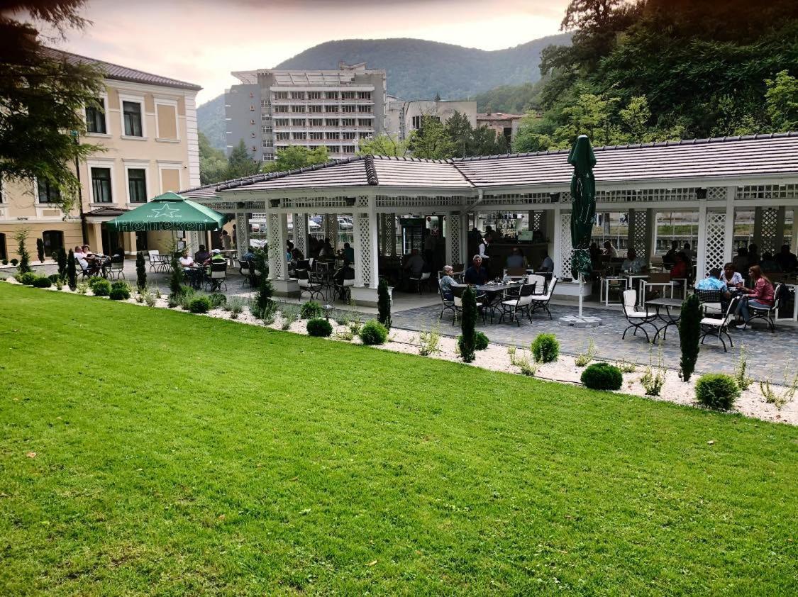 Hotel Versay Băile Herculane Esterno foto
